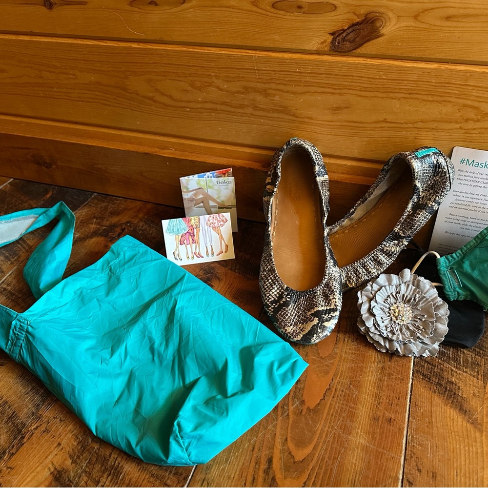 Tieks Copperhead Snake shoes with bag/mask.